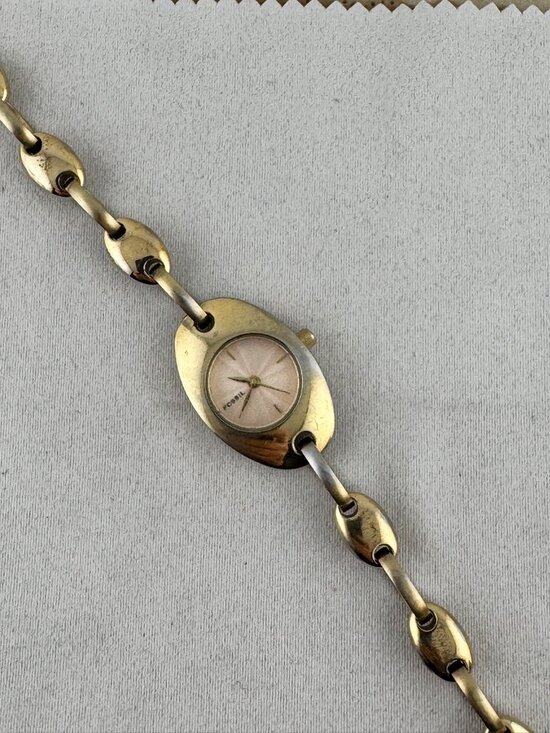 Vintage Fossil Women’s Mariners Link Gold all Stainless steel Watch main image 8